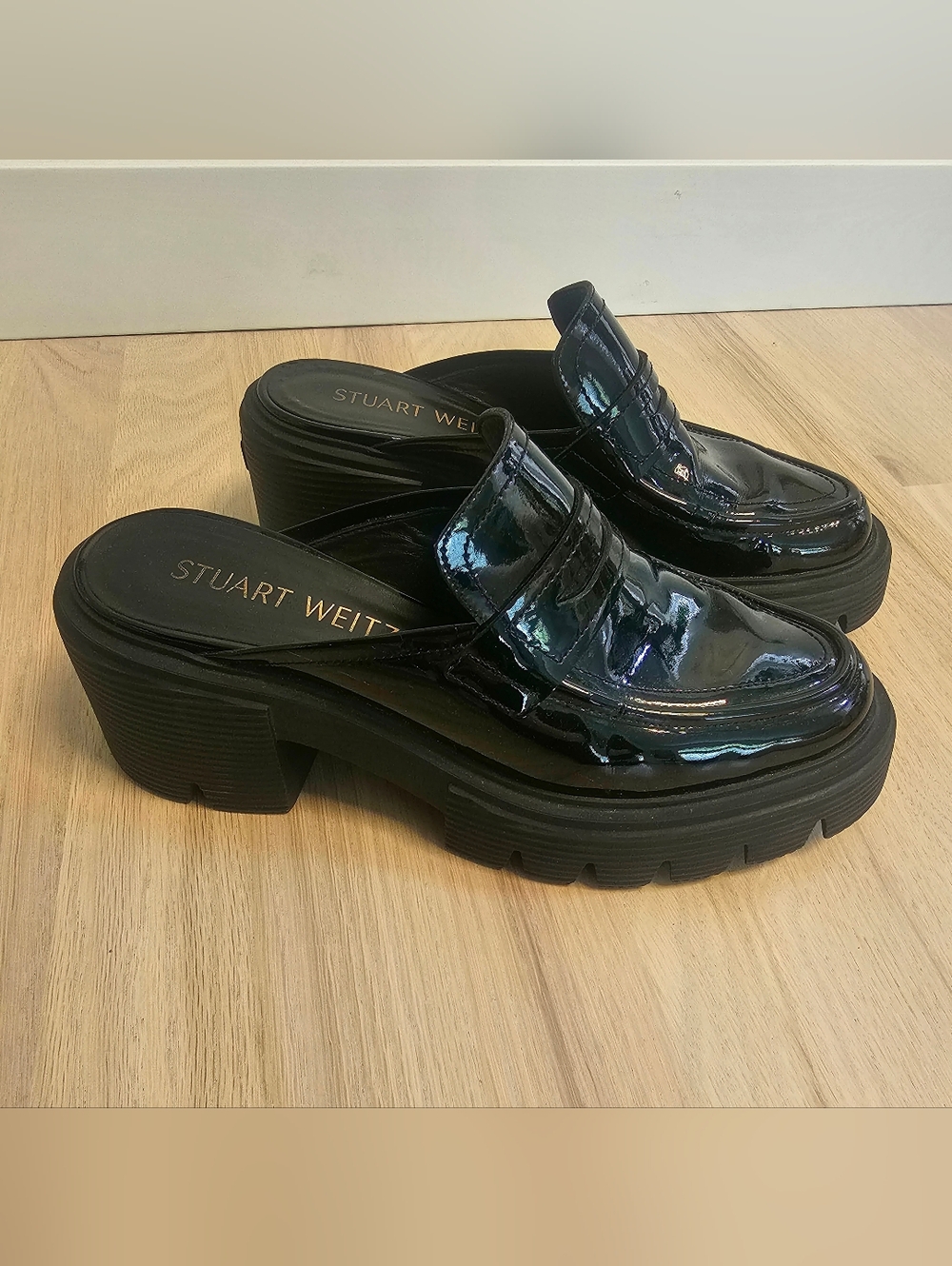 Stuart Weitzman Size 7 Black Soho Mule